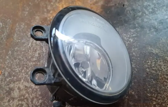 Toyota Avensis T250 Front fog light 812200D040 89204011