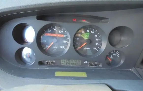 Speedometer (instrument cluster)