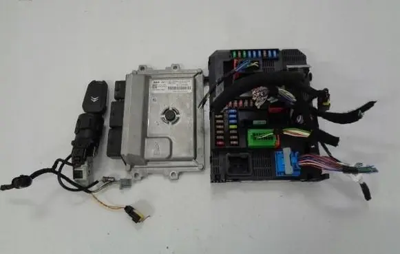 Citroen C4 Cactus Engine ECU kit and lock set 9811545080