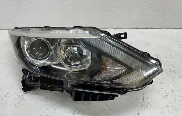 Nissan Qashqai Headlight/headlamp 10018013