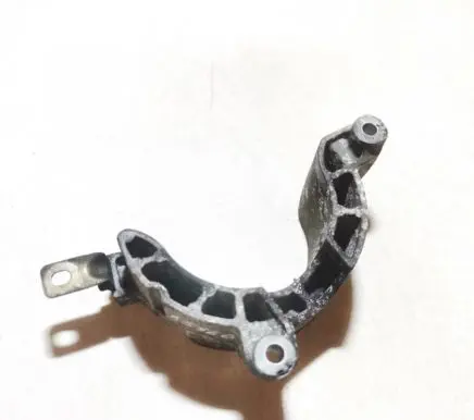 Porsche Cayenne (9PA) Engine mounting bracket