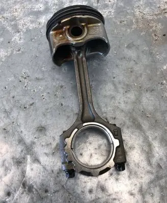 KIA Rio Piston with connecting rod