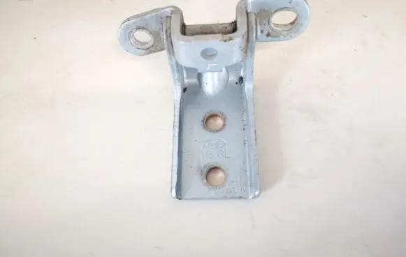 Hyundai Getz Rear door lower hinge