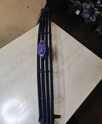 Ford Focus Front bumper upper radiator grill FD0715901
