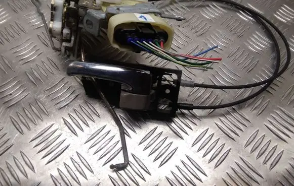 Toyota Prius (XW10) Front door lock