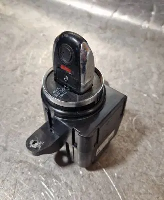 Volkswagen Touareg II Ignition lock 7P6905843C 33305201 114413222731534