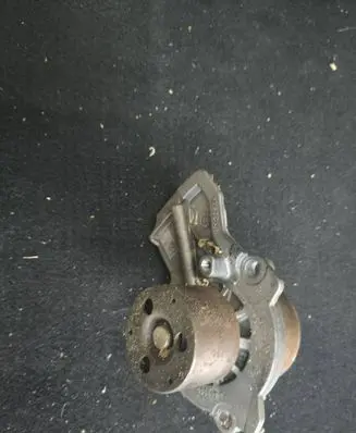 Volkswagen Polo V 6R Water pump 04b121011d