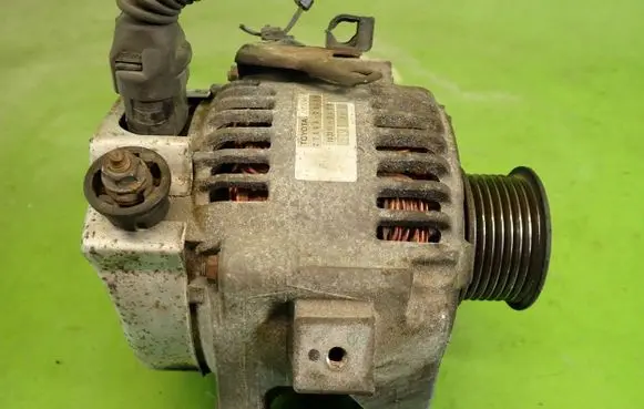 Toyota RAV 4 (XA20) Generator/alternator 27060-28110