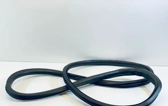 Rear door rubber seal (on body)