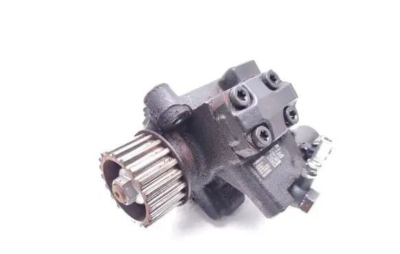 Nissan Juke I F15 Fuel injection high pressure pump 167008557R A2C53351931