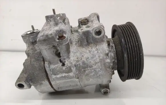 Volkswagen Golf VI Air conditioning (A/C) compressor (pump) 1K0820859T