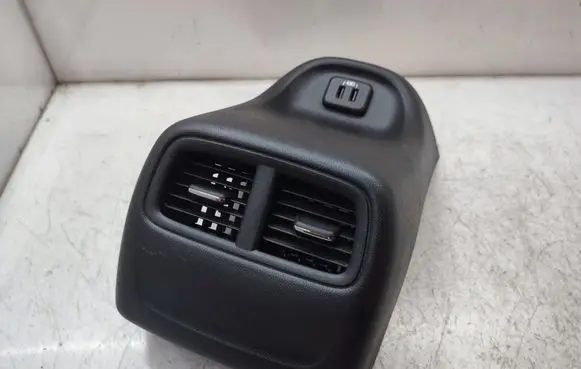 Rear air vent grill