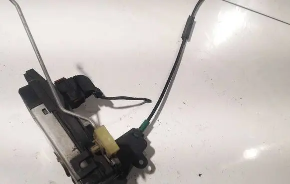 Subaru Impreza III Front door lock 