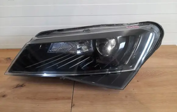 Skoda Superb B8 (3V) Headlight/headlamp 3v0