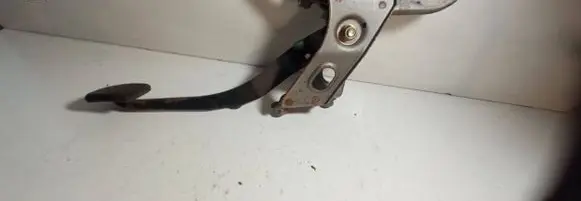 Toyota Yaris Clutch pedal 