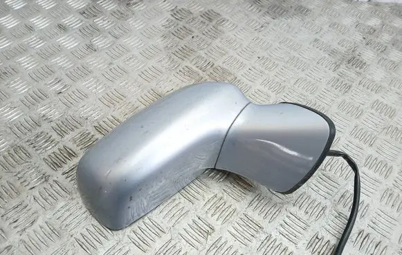 Toyota Corolla Verso E121 Front door electric wing mirror 