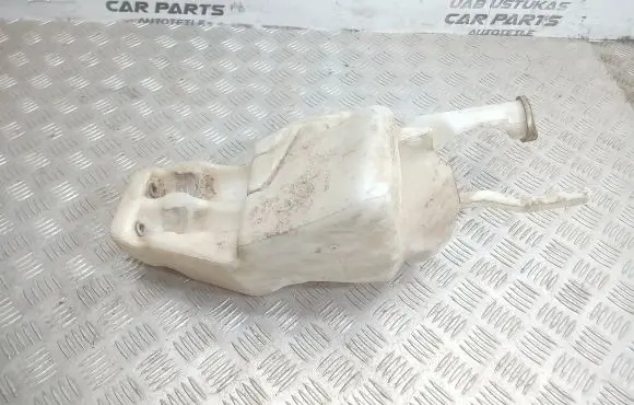 Mitsubishi Space Star Windshield washer fluid reservoir/tank