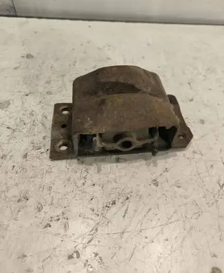 Chevrolet Suburban Engine mount bracket