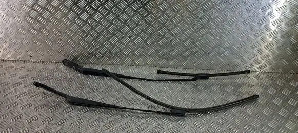 Jaguar XE Windshield/front glass wiper blade GX7317526AC