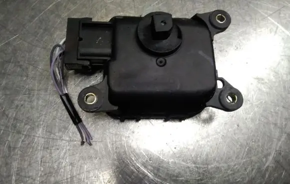 Renault Espace III Air flap motor/actuator 0132801112
