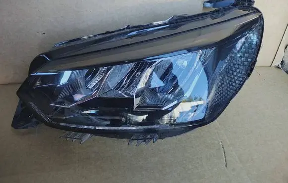 Peugeot 208 II Headlight/headlamp 9655524680 LA92761