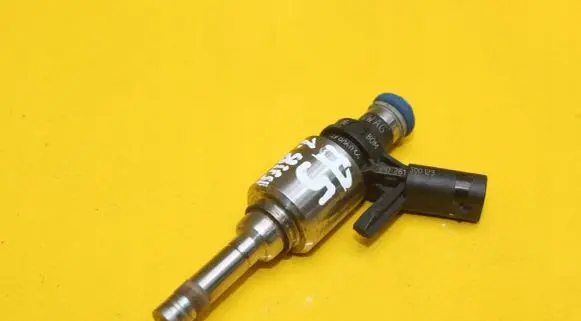 Audi A5 8T 8F Fuel injector 06K906036