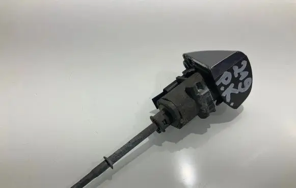 Mercedes-Benz CLS C219 Front door lock (next to the handle) 