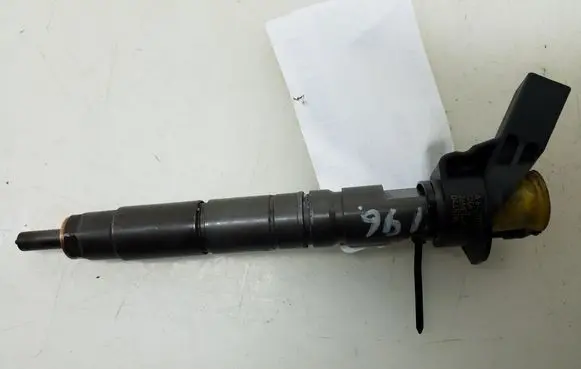 Mercedes-Benz CLS C218 X218 Fuel injector A6420701187