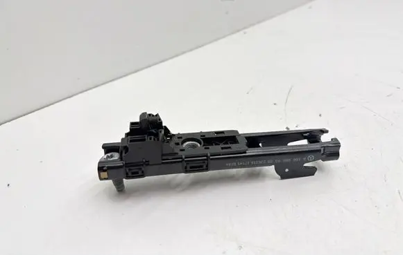 Mercedes-Benz GLE (W166 - C292) Seat belt height adjuster A1668600088 8823021617