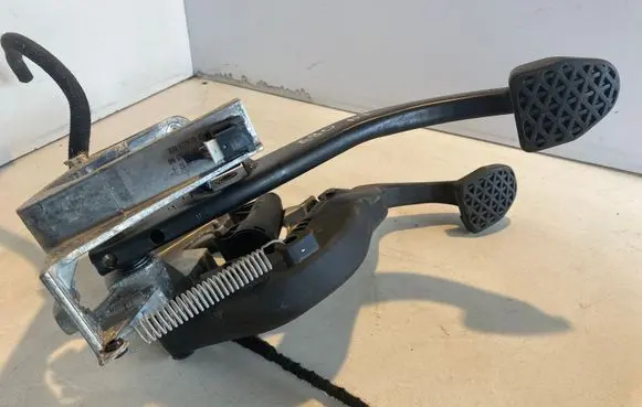 BMW 3 E90 E91 Pedal assembly 35006779378 678711