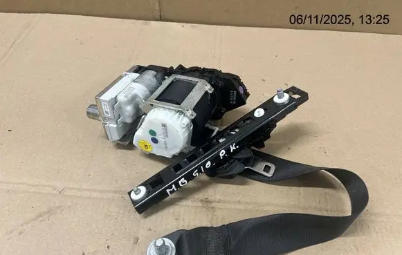 Mercedes-Benz S W221 Front seatbelt A2218600788 2218600788
