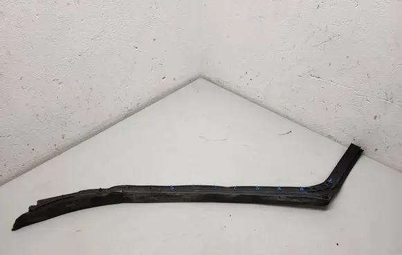 Land Rover Range Rover L405 Rear door rubber seal (on body) DK6225385A