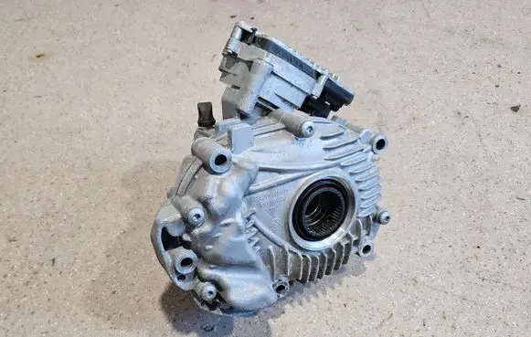 Gearbox transfer box case