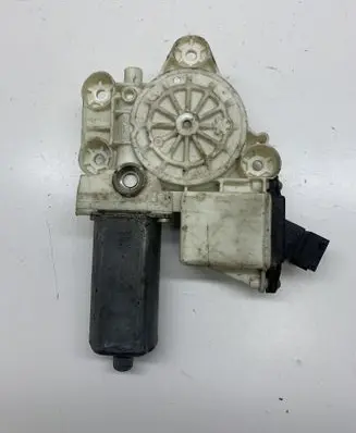 Toyota Avensis T250 Front door window regulator motor 992046100