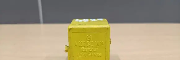 Mercedes-Benz S W220 Other relay A0025421419 V23134A52X335