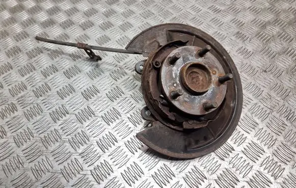 Rear wheel hub