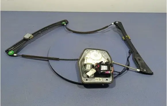 Volkswagen Golf Plus Front door window regulator with motor 1K3837461B