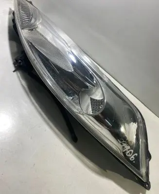 Nissan Juke I F15 Headlight/headlamp
