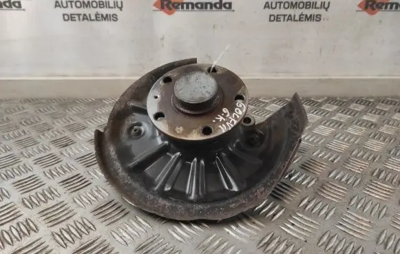 Volkswagen Golf VII Rear wheel hub