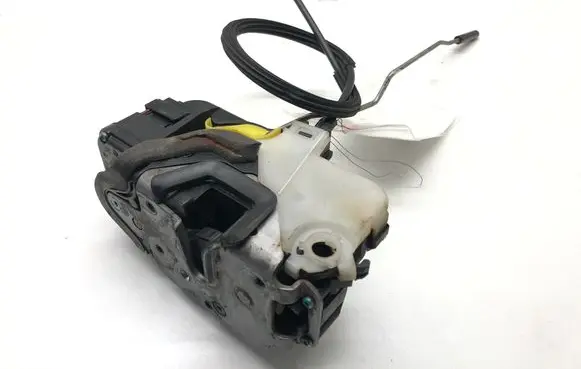 Opel Insignia A Front door lock