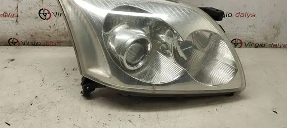 Toyota Avensis T250 Headlight/headlamp 