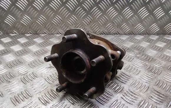 Nissan Qashqai+2 Rear wheel hub