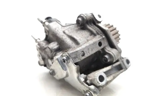 Renault Captur Fuel injection high pressure pump 167007358R 0445010704