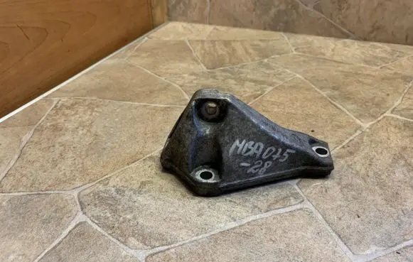 BMW 1 E81 E87 Fuel pump bracket 241681