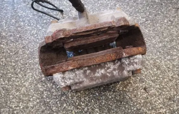 Mercedes-Benz CLS C219 Front brake caliper