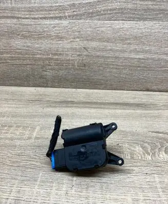 Volkswagen Golf VI Air flap motor/actuator 1K1907511C 0132801340