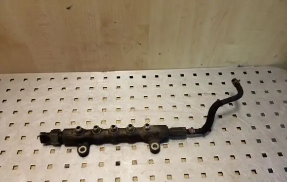 Toyota Avensis T250 Fuel main line pipe