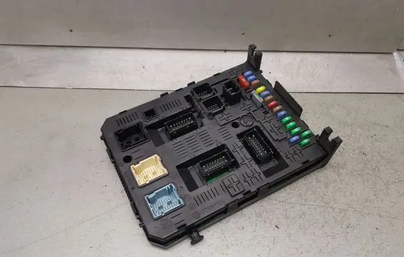 Citroen C4 Grand Picasso Fuse module 9664059080 966405908001