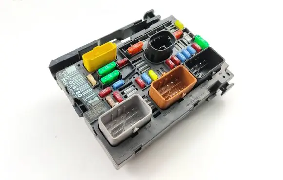 Peugeot Partner Fuse module 9807028780