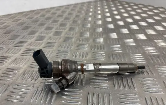 BMW 2 F46 Fuel injector 0445110613 65527